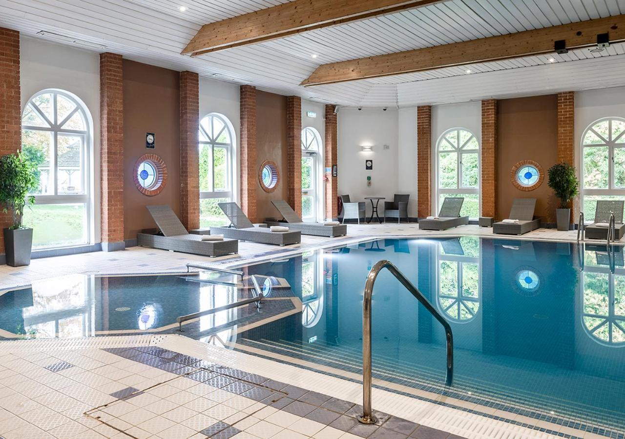 Hogs Back Hotel & Spa Nr Farnham Extérieur photo