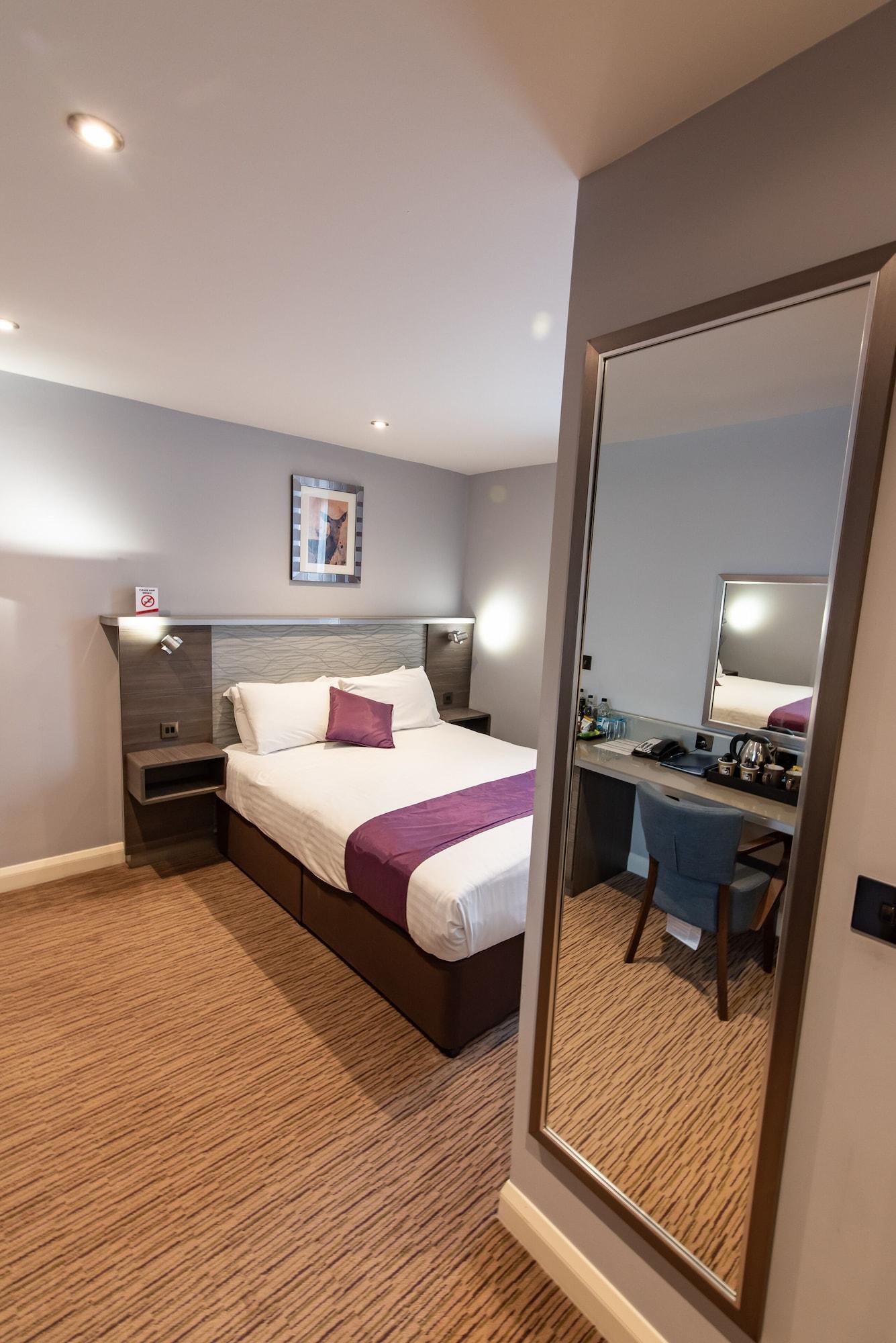 Hogs Back Hotel & Spa Nr Farnham Extérieur photo